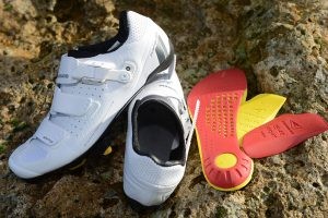 présentation des chaussures Shimano RP9 blanches