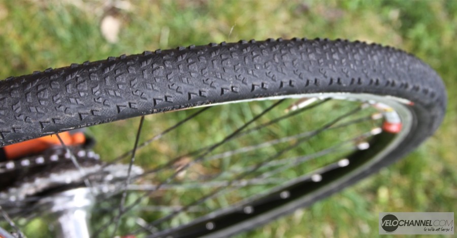 essai-pneu-cyclocross-gravel-hutchinson-tlr-black-mamba-700-34