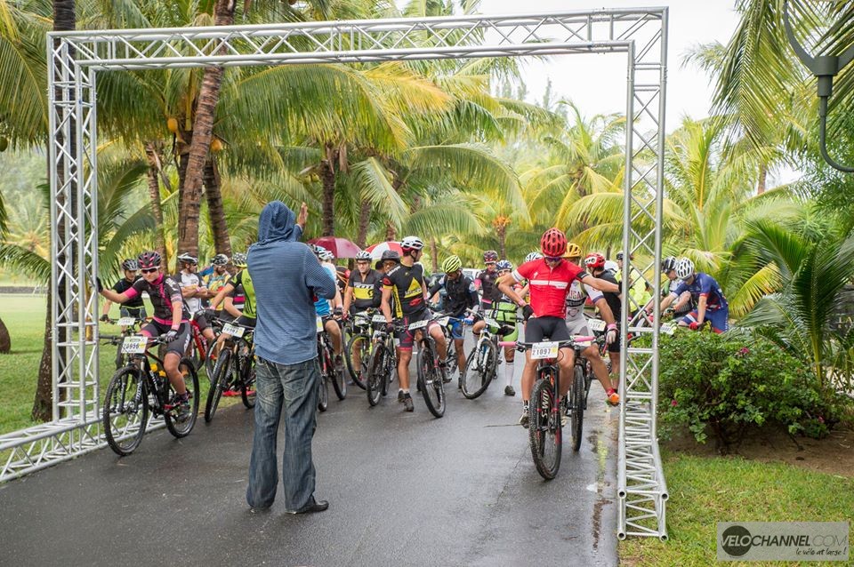 Mauritius-Tour-beachcomber-1-départ-pluie