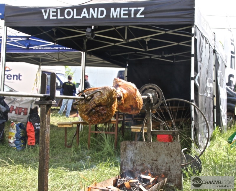 veloland-metz-barbecue-jambon-grillé
