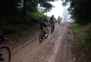 piste boueuse et brouillard sur l'édition 2017 de l'Elsass Bike